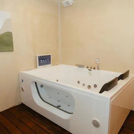 The Bubbles Rooms By The Nest Hotel 3*