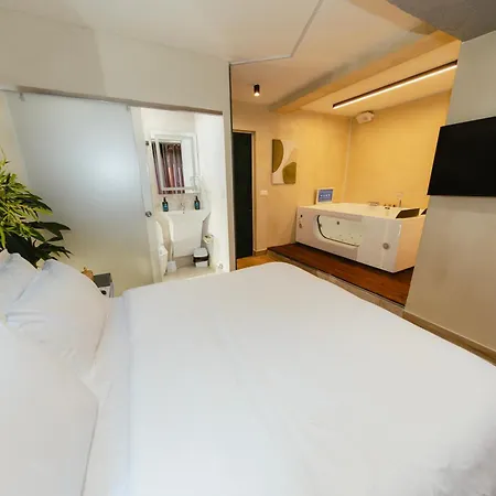 The Bubbles Rooms By The Nest Hotel Tirana